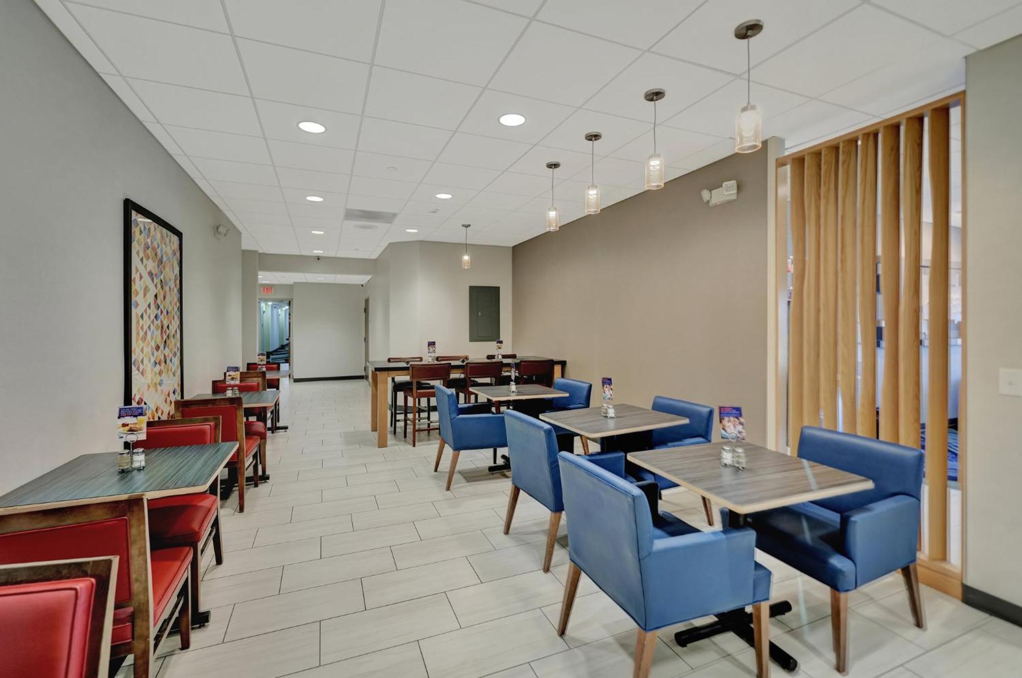 Holiday Inn Express Hotel&Suites Beatrice Exterior foto