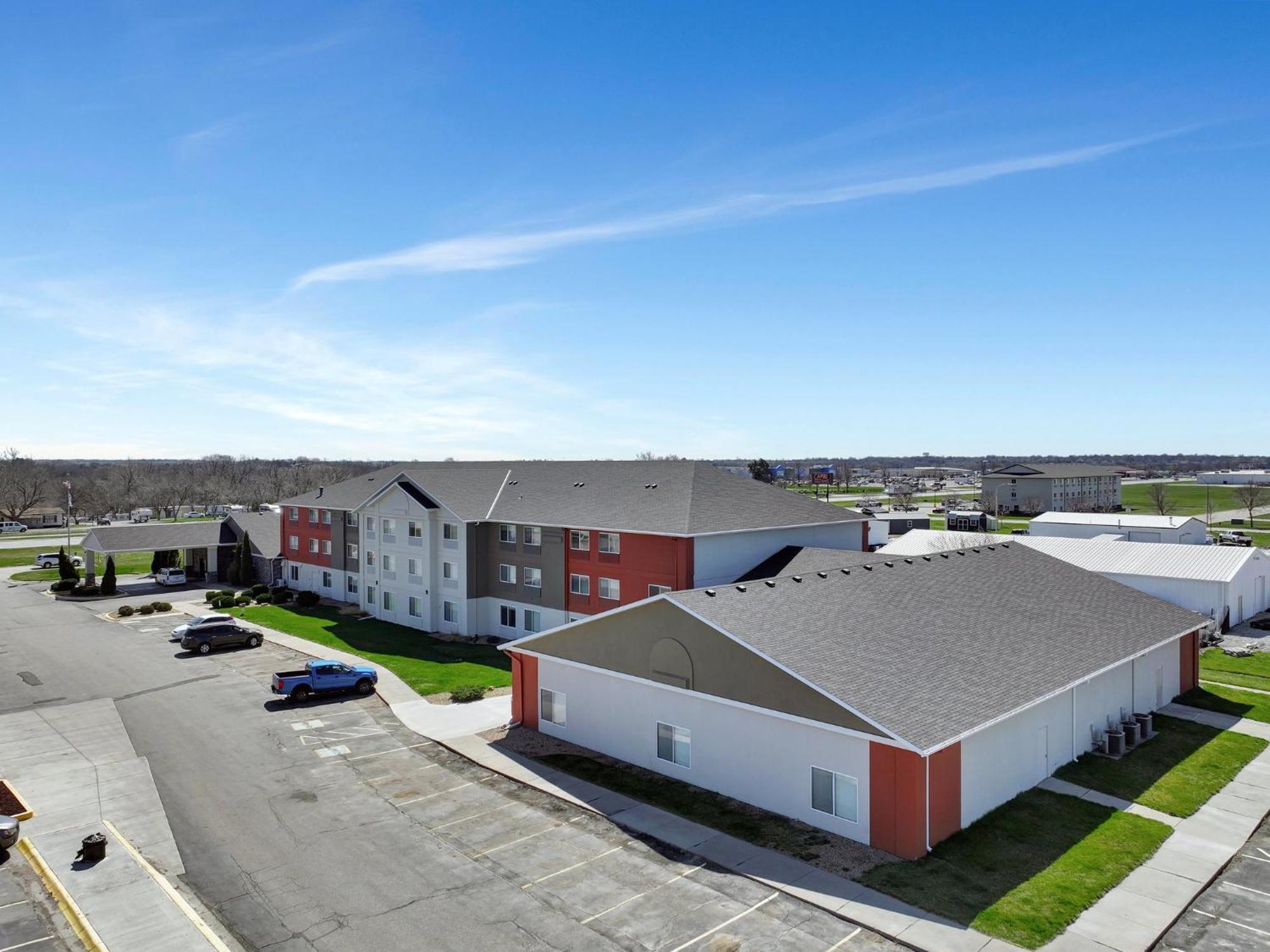 Holiday Inn Express Hotel&Suites Beatrice Exterior foto